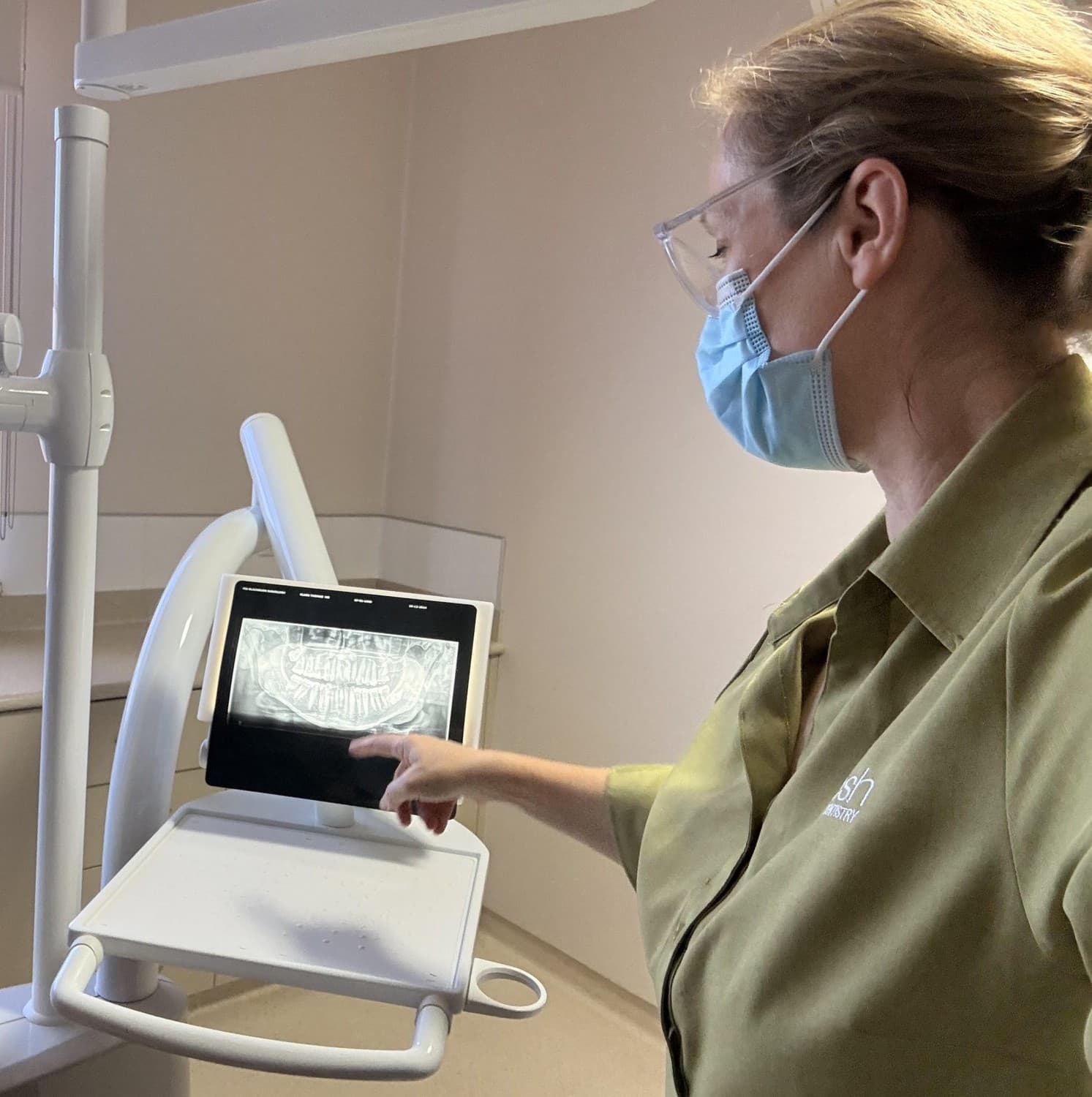 Dr Caitlin Oakley reviewing an X-ray with a patient at Fresh Dentistry in Blackburn